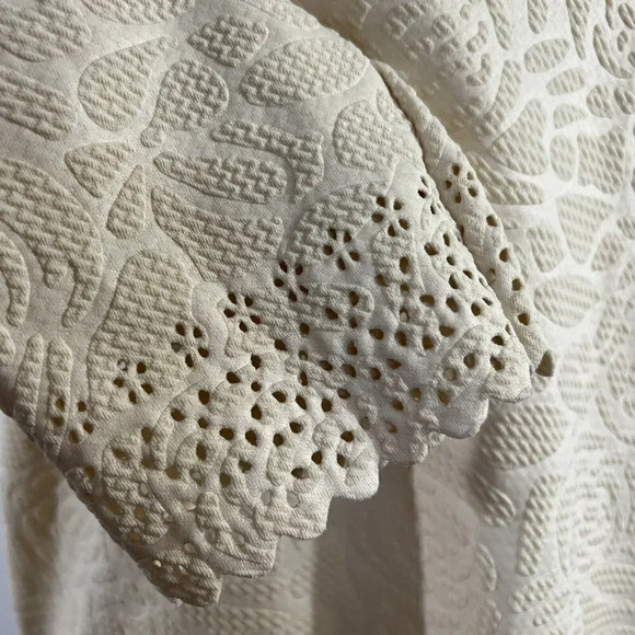 Hastings & Smith Cream Textured Rose Blouse Eyelet Trim Elegant Neutral Color - Picture 7 of 8